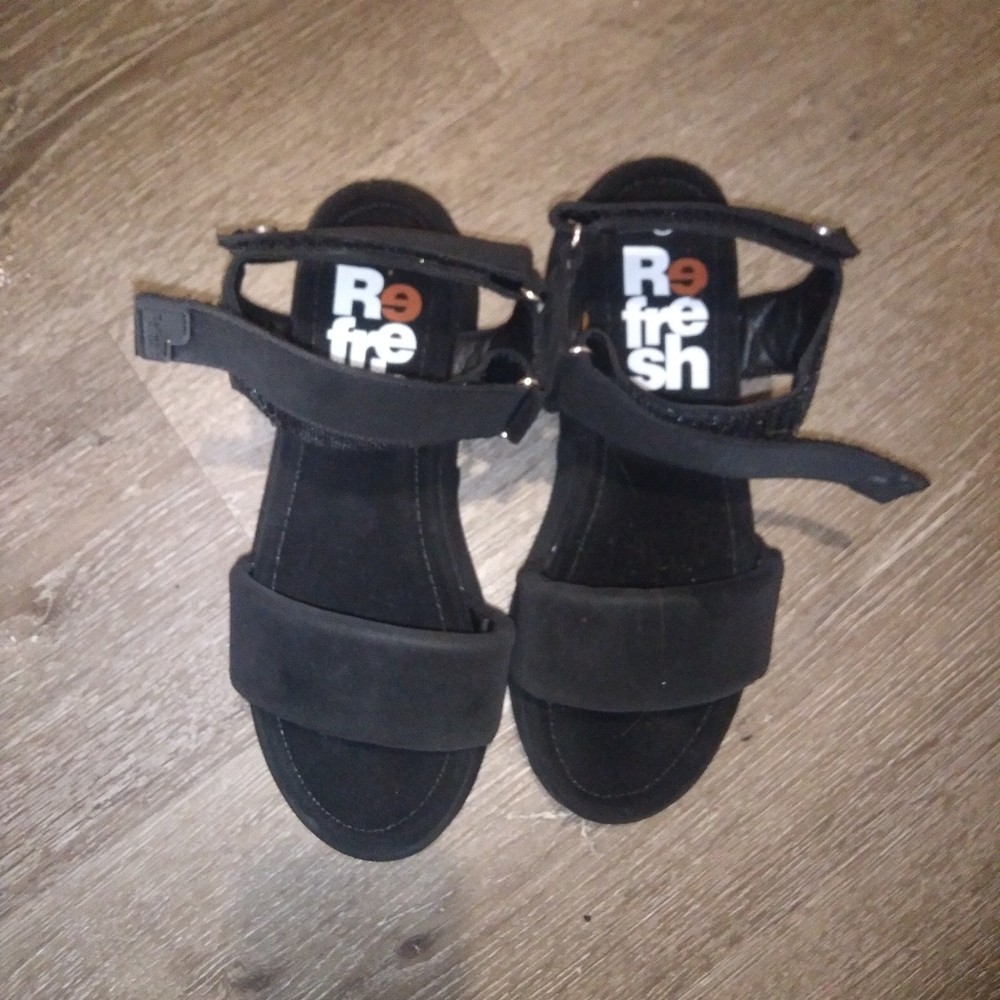 Refresh sandals